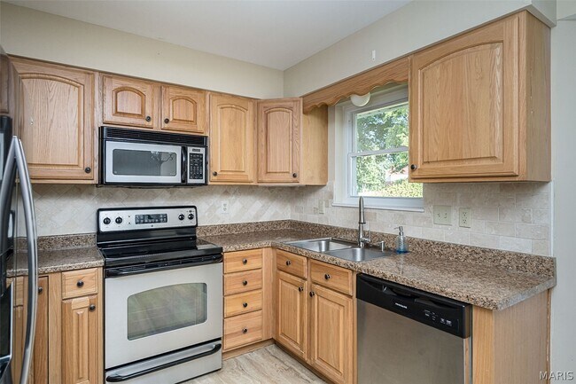 Building Photo - 2941 Park Valley Dr