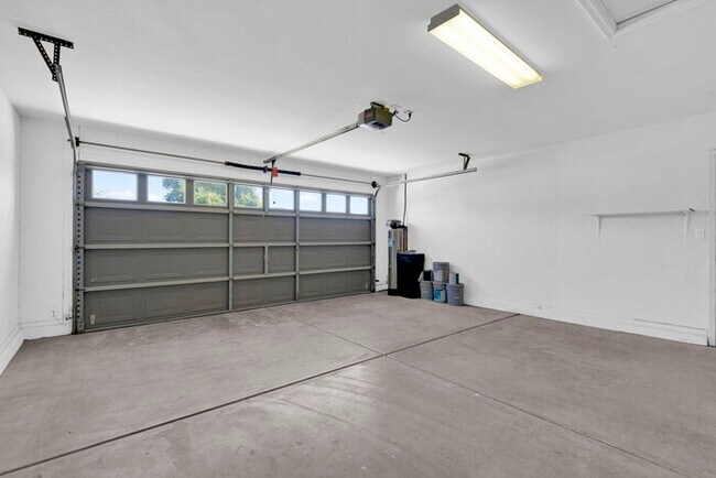 Building Photo - 17161 W Port Royale Ln