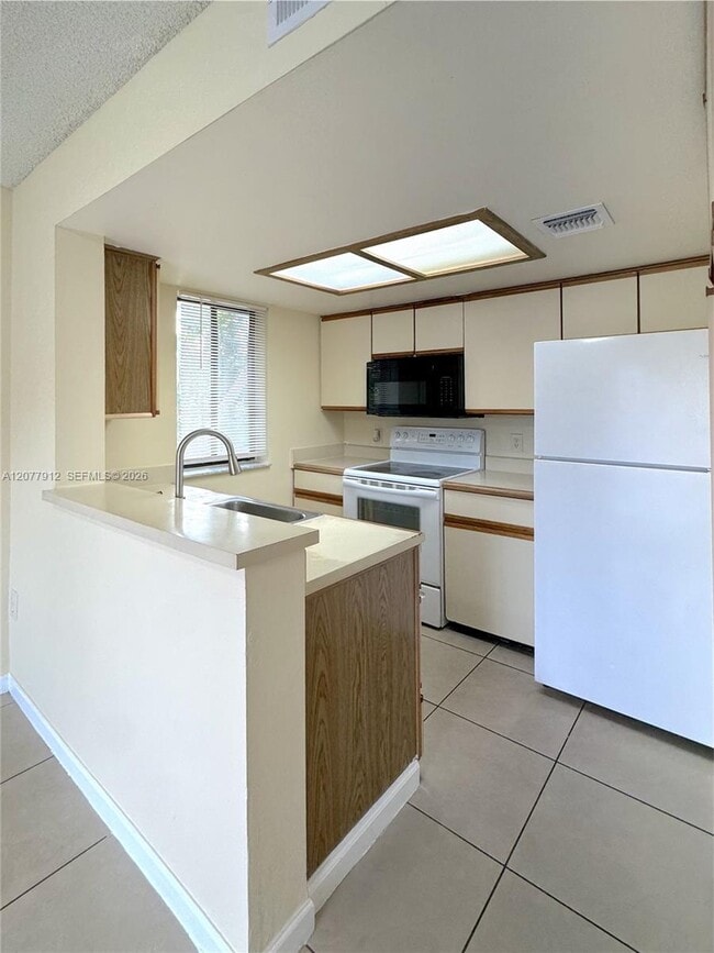 Building Photo - 3287 Coral Lake Dr
