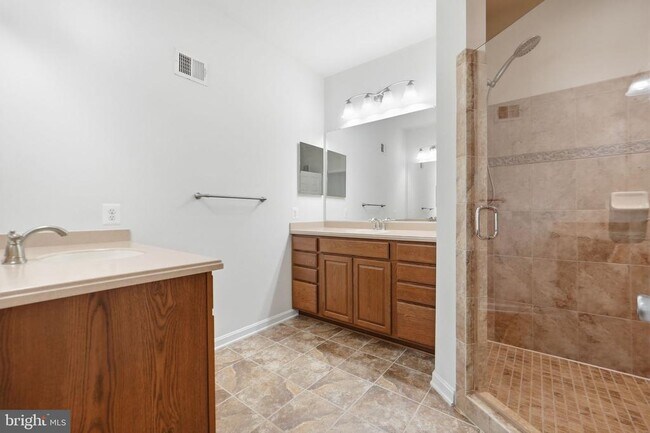 Building Photo - 43849 Kingston Station Terrace