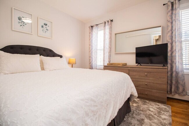 Building Photo - 1002 Tremont St