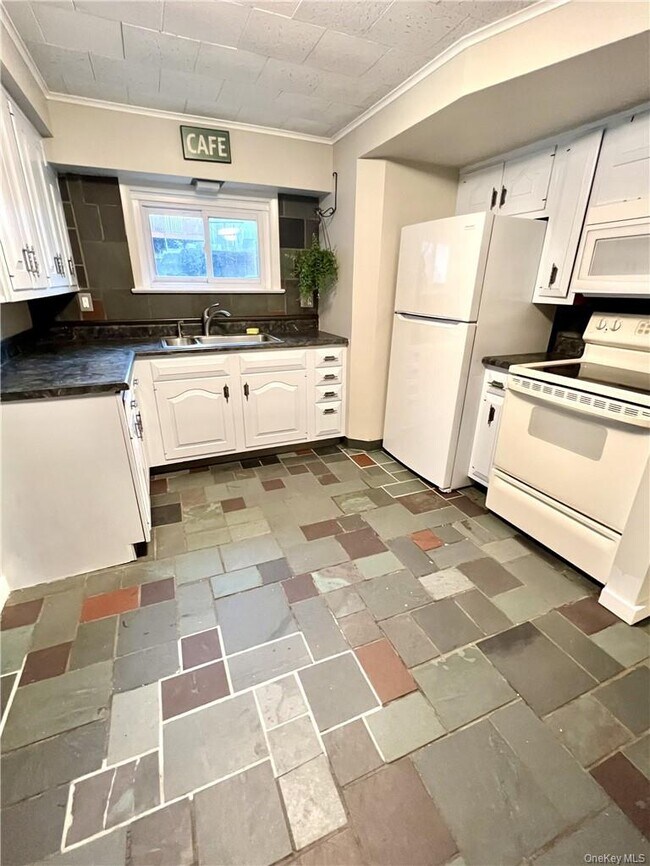 Building Photo - 3 Muller Ave