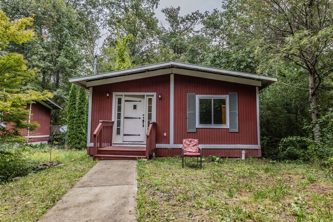 Primary Photo - 1460 Pocono Ln