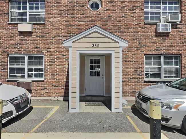 Primary Photo - 360 Palisade Ave