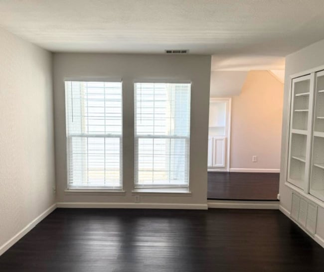 Building Photo - Available Now! Beautiful Updated Townhome in Desirable Northwood Commons | 3 Bed, 2.5 Bath