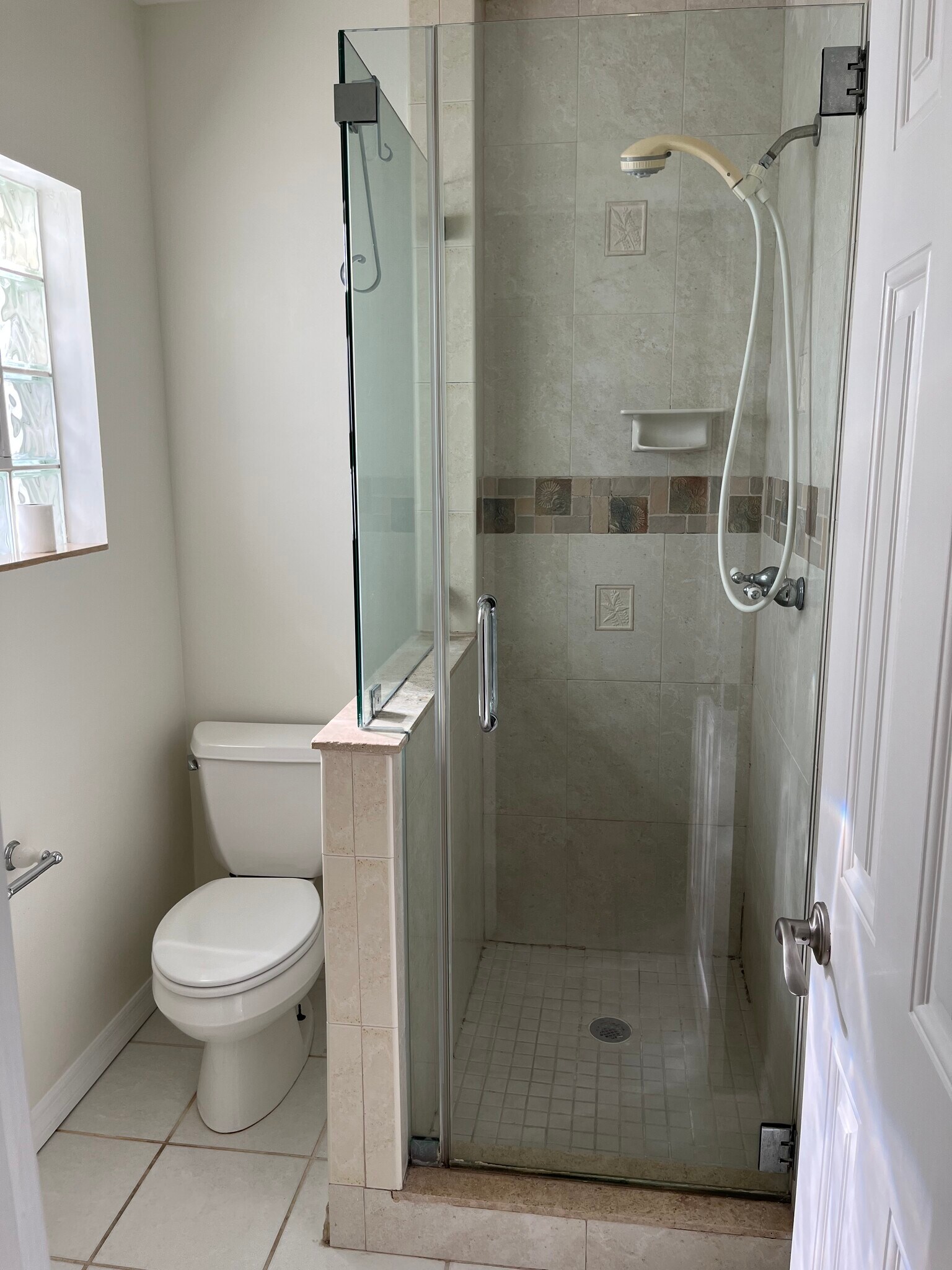 Shower - 4950 Bayshore Blvd