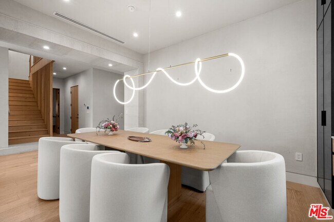 Building Photo - 4740 Sunnyslope Ave