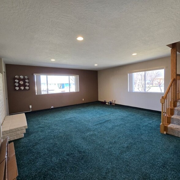 Building Photo - 712 SW 4th St