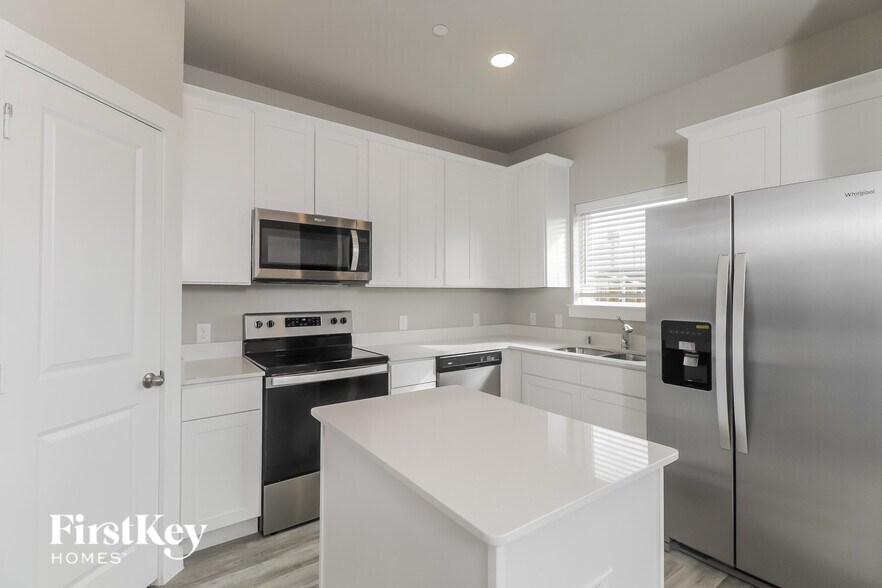 Building Photo - 340 Niki Dr