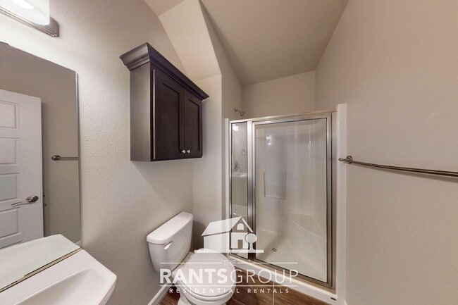 Building Photo - Luxury 4-Bedroom Home with 5-Car Garage & ...
