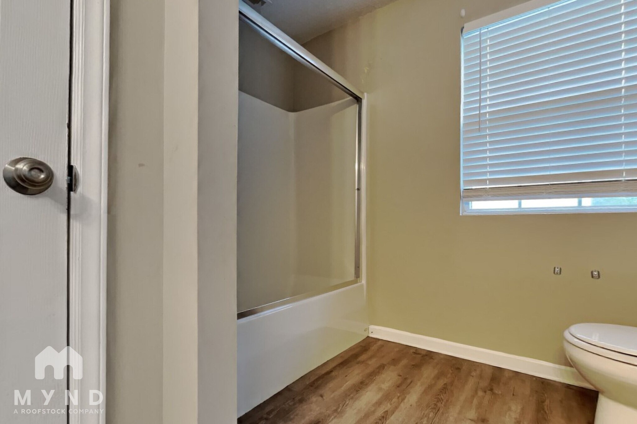 Building Photo - 4076 Clovelly Dr