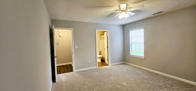 Building Photo - Spacious 2-Bed, 2-Bath Home with Modern Co...