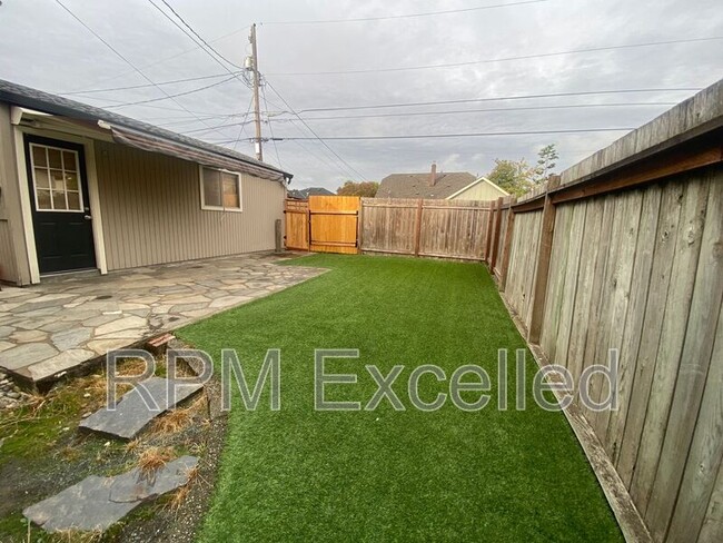 Building Photo - 3714 E I St