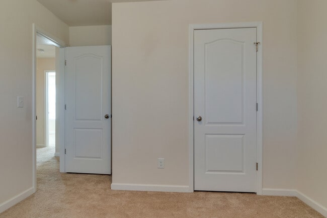 Building Photo - 4 BR/2.5 BA Home - A Rare Rental Between C...