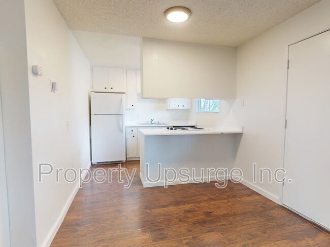 Building Photo - 445 Nelson Ave