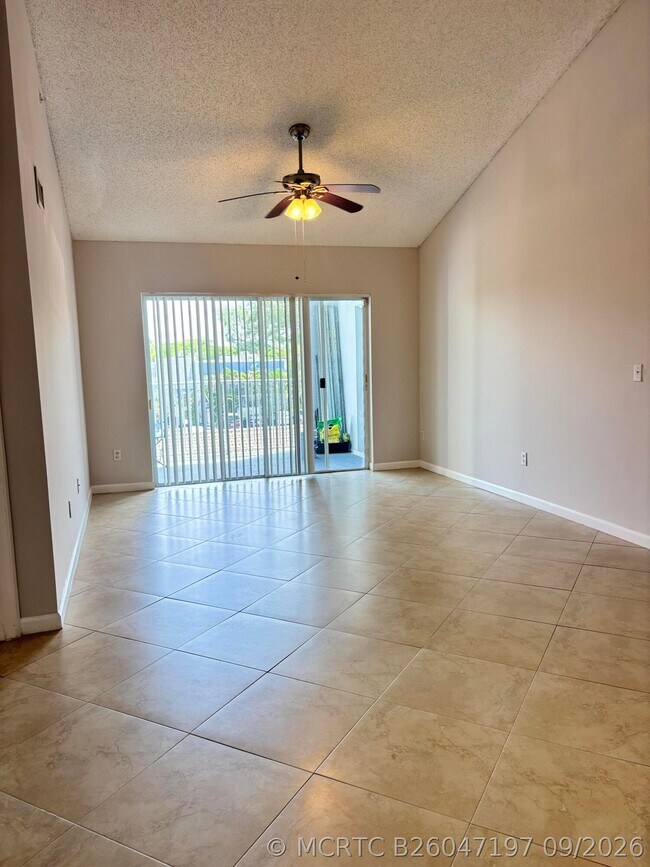 Building Photo - 2640 S University Dr