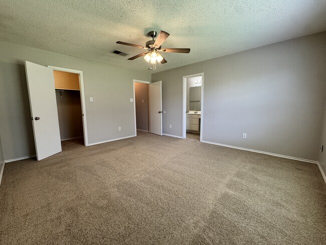 Building Photo - 1008 Aransas Cove