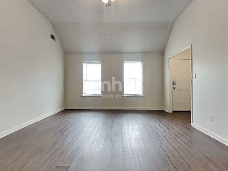 Building Photo - 245 Brookstone Cove