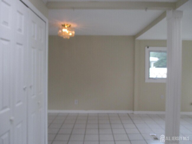 Building Photo - 14 New Dover Rd