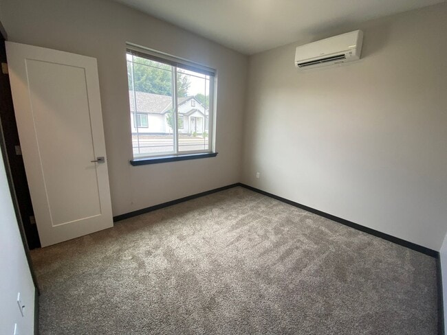 Building Photo - BONUS RENT SPECIAL! Exceptional 3 Bed, 2 B...
