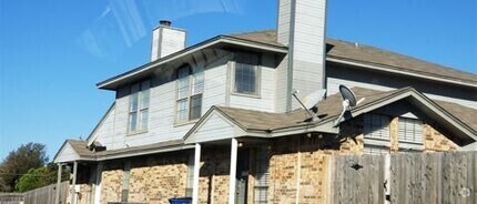 Building Photo - 111 Peachtree Ct