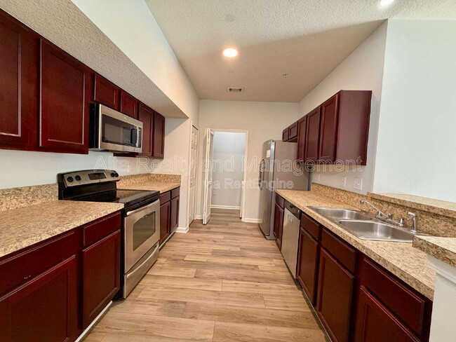 Building Photo - 6916 Ortega Woods Dr