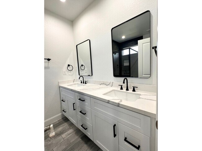 Building Photo - 7710 Darnay Dr