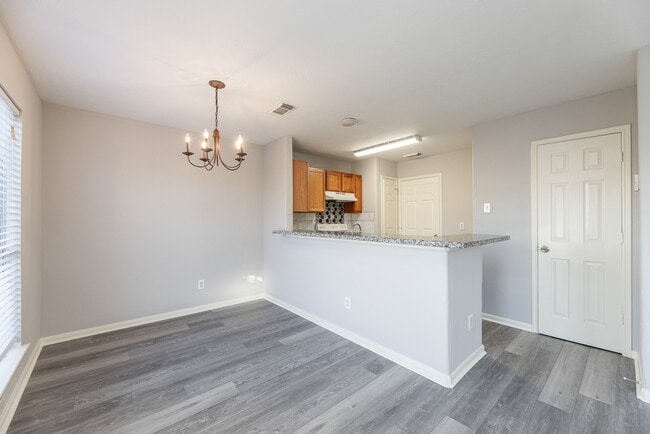 Building Photo - 727 Richview Dr