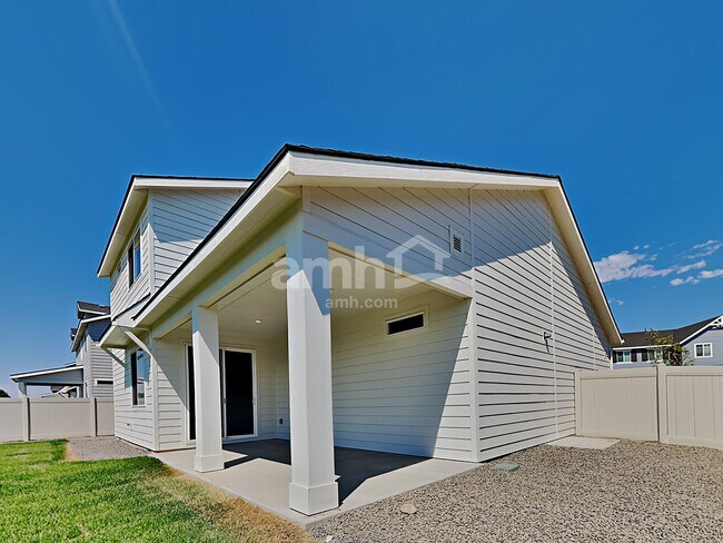 Building Photo - 1317 N Barkvine Ave