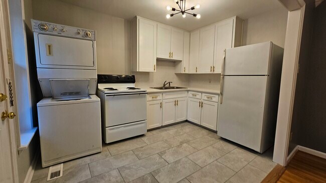 Kitchen - 2901 Lee Ave