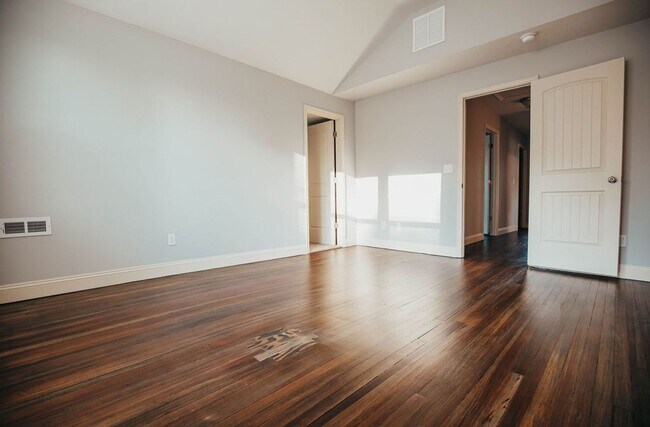 Building Photo - Stunning single family home near MSU campu...