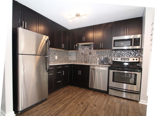 Building Photo - 1401 Charlemagne Cir