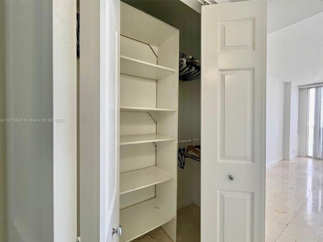 Building Photo - 7601 E Treasure Dr