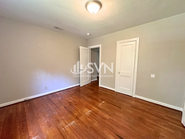 Building Photo - 4823 Auburn Dr N