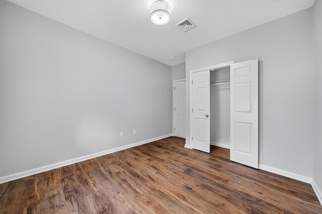 Building Photo - 90 Linden Ave