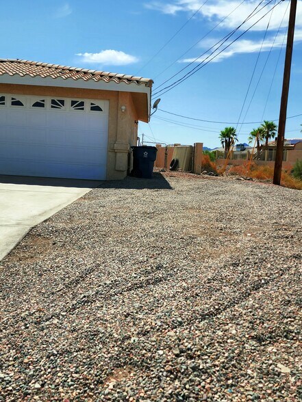 RV Parking - 1399 Bentley Blvd