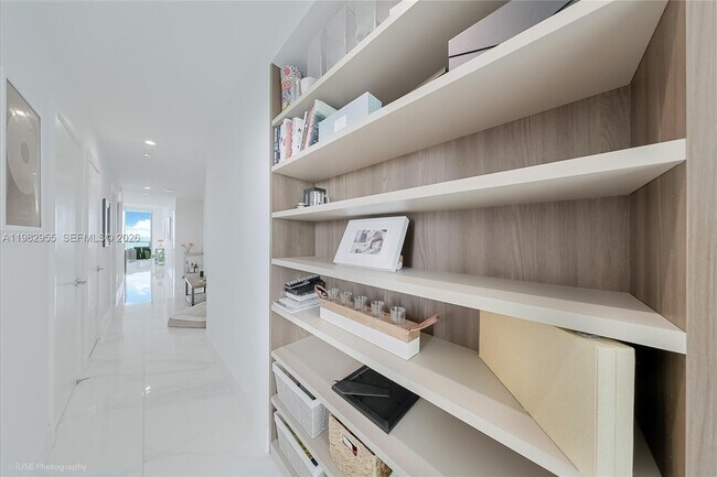 Building Photo - 480 NE 31st St