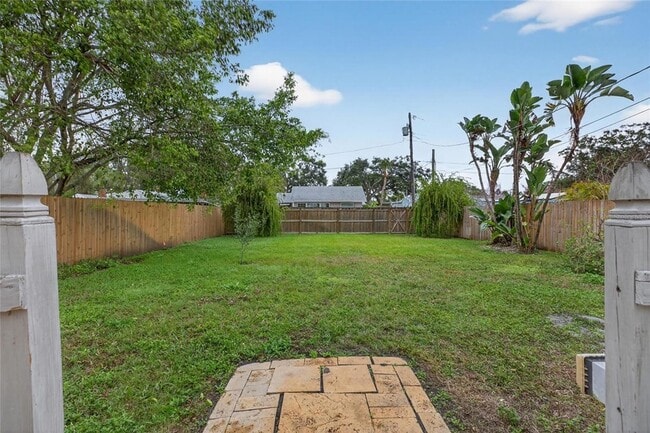 Building Photo - 5617 19th Ave S