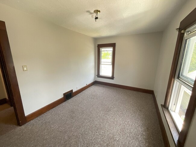 Building Photo - One Bedroom, Upstairs Duplex