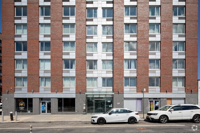 Building Photo - The Icon 52