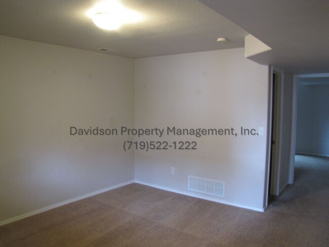 Building Photo - Great 3 Bedroom Condo the Briargate Area