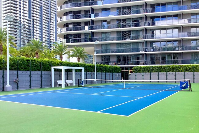 Building Photo - 801 S Miami Ave