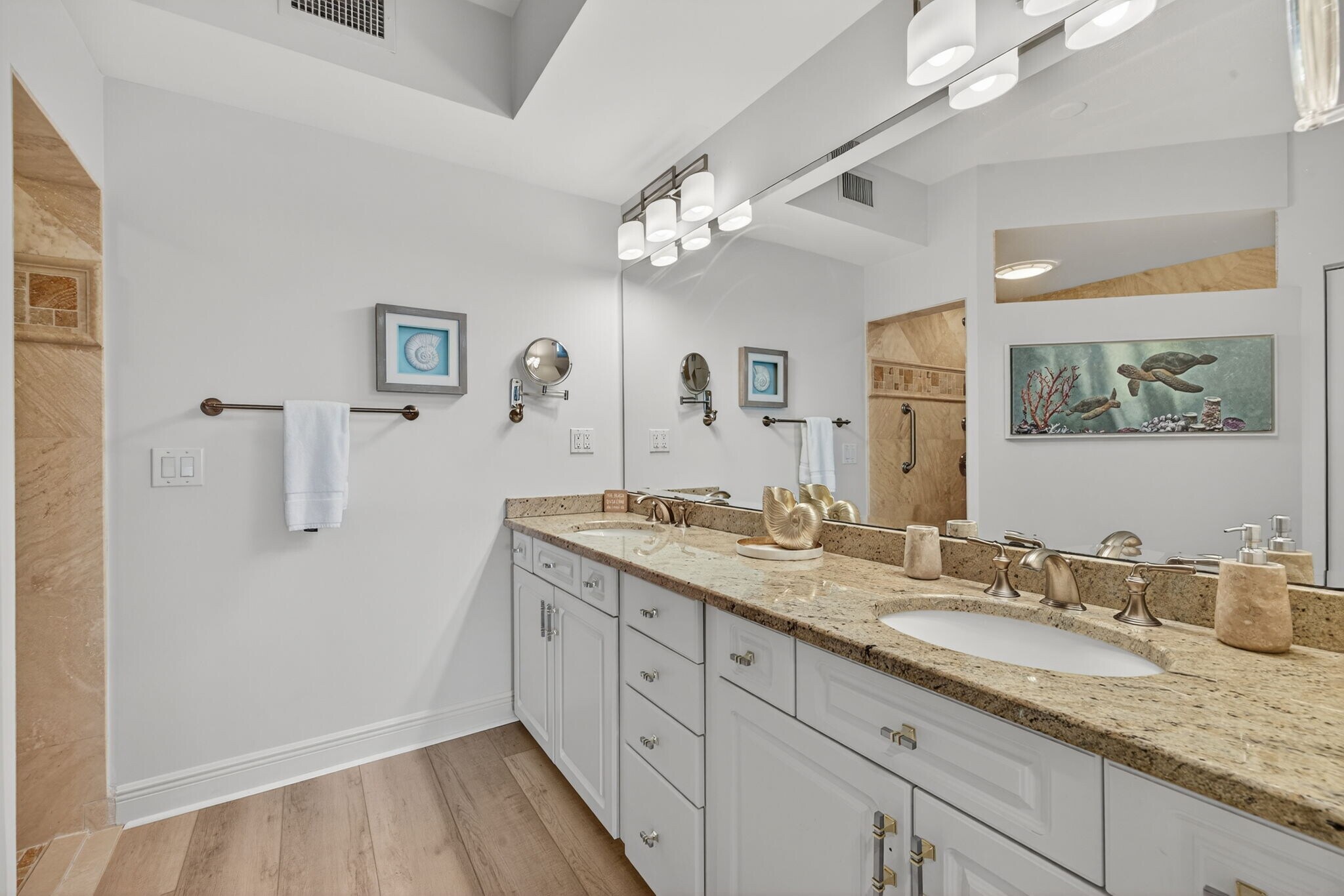 Double vanity in master bath - 1001 Arbor Lake Dr
