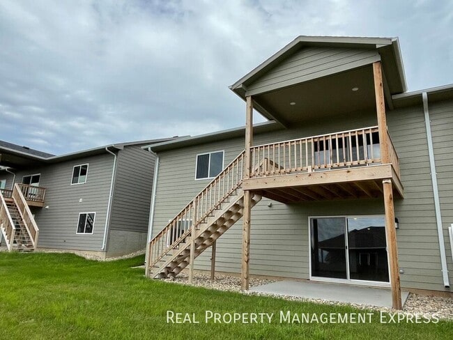 Building Photo - BRAND NEW 4 BED 3 BATH TWIN HOME