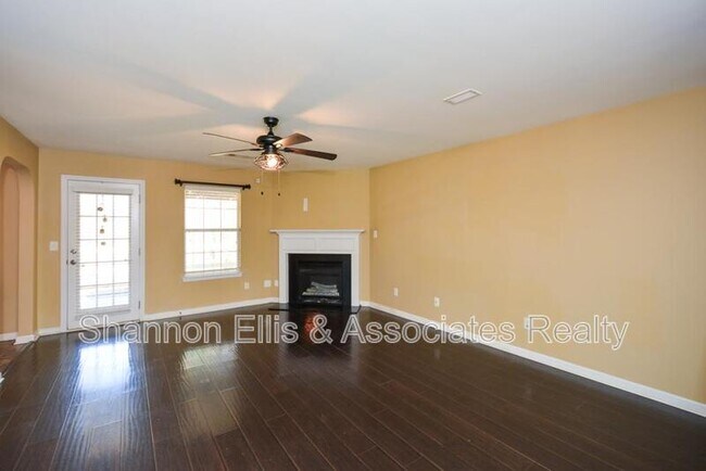 Building Photo - 137 Baywood Crossing