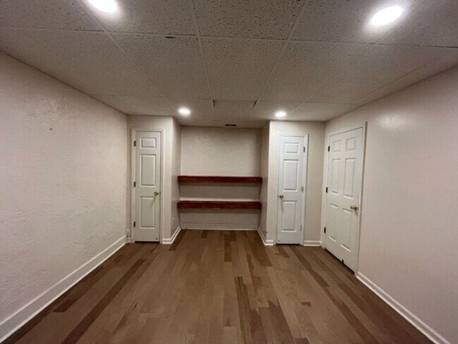 Building Photo - Beautiful Large Home