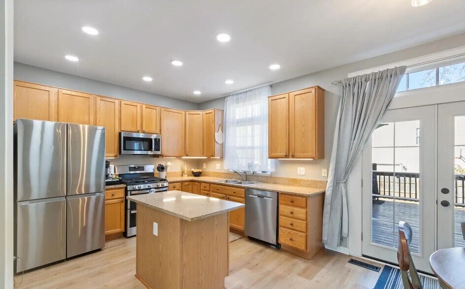 Building Photo - 6 Beau Ridge Dr