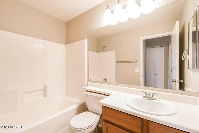Building Photo - 40092 Calabria St