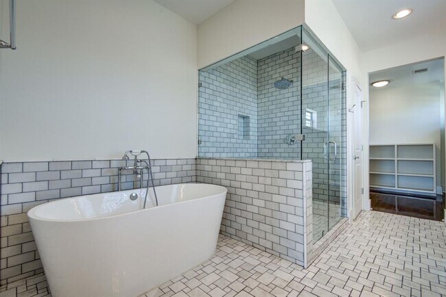 Building Photo - 1721 Thompson St