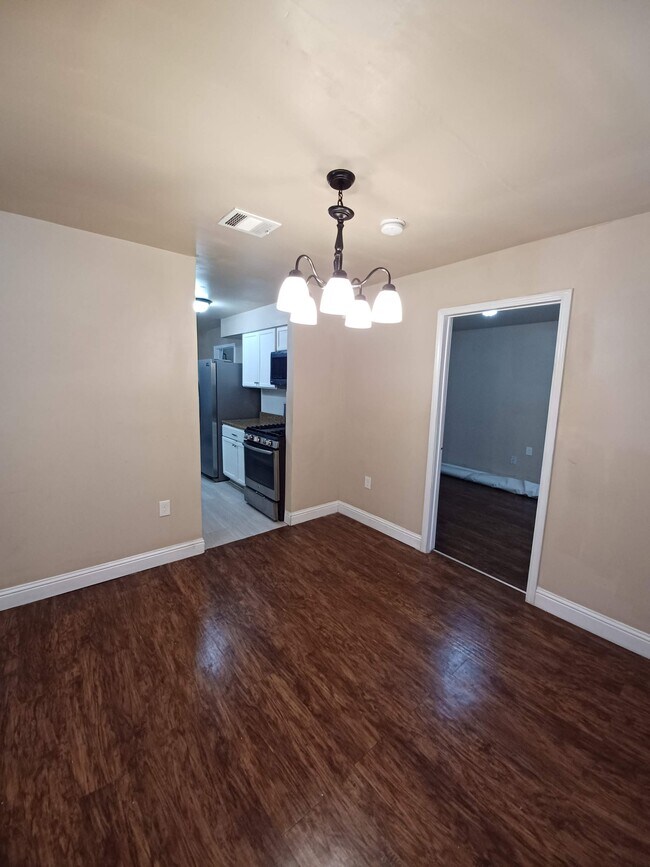 Building Photo - 5106 Dumore Dr